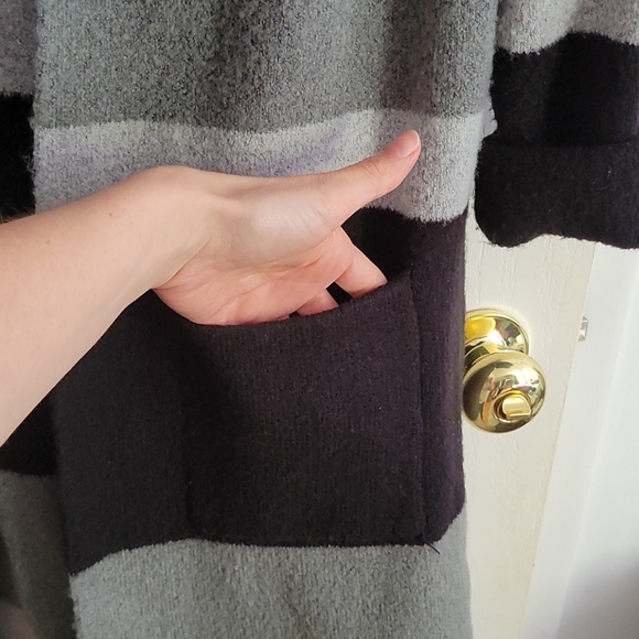 Black, white and grey sweater coat - Picture 3 of 5